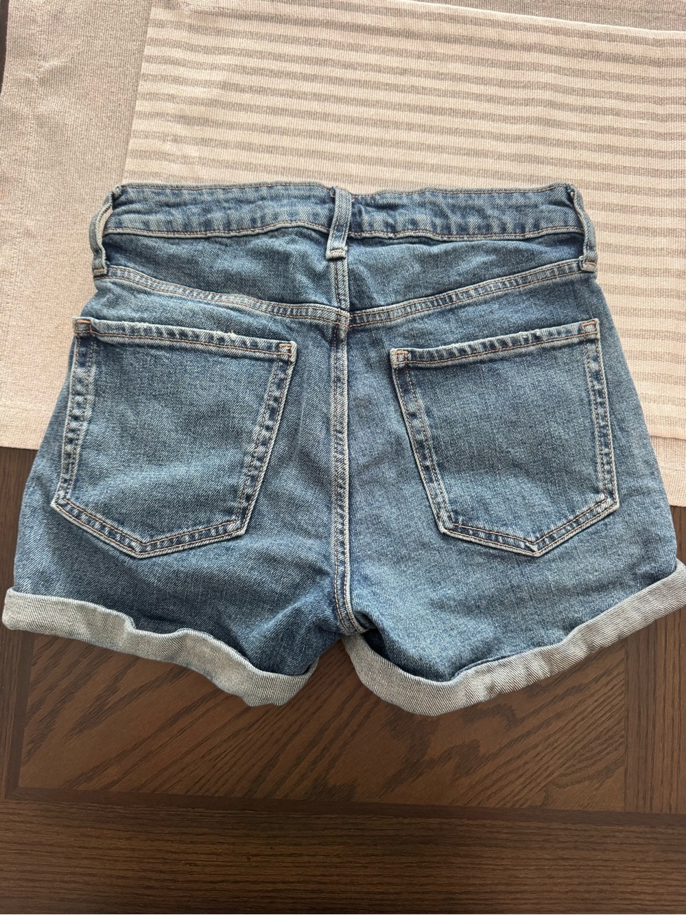 Old Navy O.G. High Rise Distressed Denim Shorts – Size 2 - Picture 5 of 7